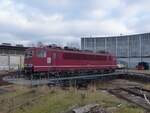 BahnBetrieb Gera GmbH 250 137-7 ( 9180 6155 137-3 D-GERA ) auf der Drehscheibe im BW Gera am 11.1.2025