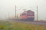 Am 02.10.25 rollte 155 219 der MAED mit einem Silozug durch das neblige Braschwitz Richtung Magdeburg.