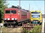 155 055-7 zusammen mit einem VT650 der ODEG im Bhf Neustrelitz.  (am 04.05.07)