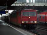 Br 155 015 durchfhrt mit einem Kesselwagenzug bei extrem schlechtem Wetter den Heidelberger HBF.