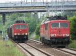 …wenig spter begegnet der Tross aus 232 388 und 155 237 dem am Signal wartenden mit 155 161 bespannten Gterzug.