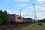 155 123-3 rauscht mit Schiebewandwagen durch Berlin Wuhlheide gen Norden.

Berlin 24.07.2018