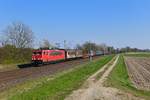 155 019 mit einem Güterzug am 16.04.2019 bei Woltorf. 