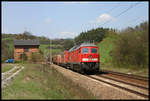 DB 232533 hat neben einem Güterzug bei Marktgölitz auch die 155014 am Haken und ist mit dieser Fuhre am 23.04.2005 unterwegs über die Frankenwaldbahn in Richtung Hof.