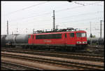 DB Cargo 155189-8 wartet vor einem Tankzug am 24.4.2005 im Bahnhof Großkorbetha.