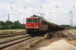 155 266 zieht einen Gterzug aus Bad Kleinen. 28.06.2007