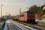 07. Februar 2012, Lok 250 191 fährt mit einem Kesselwagenzug durch den Bahnhof Kronach in Richtung Saalfeld .