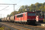 20. Oktober 2009, Lok 155 135 befördert einen Kesselwagenzug in Richtung Saalfeld durch den Bahnhof Kronach. 