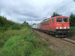 155 053-2 am 08.09.2007 mit Containerzug durch Limmer