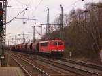 155 199-3 fhrt mit einem Ganzzug durch Hamburg-Harburg.