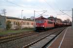 155 536 ist mit einem umgeleiteten Gterzug Richtung Sangerhausen unterwegs und durchfhrt den Bahnhof Artern, 17.04.2008