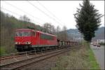 Beim Testen eines  neuen  Fotopunktes zwischen Werdohl und Plettenberg wird die 155 082 mit dem CSQ 60061  AUDI-EXPRESS  nach Ingolstadt Nord abgelichtet. (21.04.2008)
