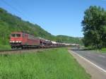 Die total verdreckte 155 241 zieht am 10.05.2008 einen Audi-Neuwagenzug den Rhein entlang in Richtung Kln.