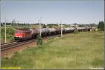 155 059 hat am 30.05.08 einen Kesselwagenzug am Haken, als sie bei Posthausen (bei Borsdorf) in Richtung Leipzig-Engelsdorf unterwegs ist.