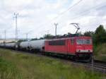 155 160 fhrt einen Kesselwagenganzzug am Block Steinberg Richtung Halle (Saale), 7.07.2008