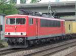 ein  Stasicontainer  (BR 155 013) zieht einen Containerzug durch HH-Harburg in Richtung Sden am 06.08.2008.