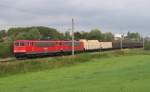 Hier kommen die 155 143 und die 155 032 mit einem gemischten Gterzug von Wismar duch Mecklenburg Richtung Bad Kleinen gefahren. 08.09.2008