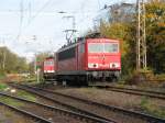 Die Heizperiode hat in Berlin begonnen.Kohlezuglok BR 155 115 mit ihrer Schwester 139 abgestellt auf der Brcke in Knigs Wusterhausen.Aufgenommen am 16.10.2008