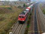 155 250 zieht am 25.10.08 einen Containerzug durch Bitterfeld in Richtung Berlin.