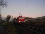 155 241-3 kurz nach der Durchfahrt am 28.12.08 mit IKE 50262 ALSK - EDHA durch Reinfeld (Holst.) am B  Lokfelderdamm .