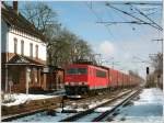 Mit einem Autoteilezug aus Polen kommt 155 079 aus Guben durch den Hp Uebigau bei Falkenberg/Elster.