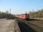 155 181-1 der DB RAILION als Vorspann fr eine BR 182 der gleichen Flagge mit einem Containerzug durch Sontra in Richtung Norden. 02.04.2009.