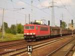 155 037 zieht Gedeckten Gterzug durch Berlin Schnefeld.14.08.07