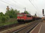 155 231-4 darf nach dem ICE TD ebenfalls den Bahnbergang am Bahnhof Magdeburg-Sudenburg passieren. Die Geduld der Autofahrer wurde dort auf eine harte Probe gestellt, etwa 5 Gterzge in 20 Minuten, zustzlich noch ein IC und eine Regionalbahn. Fotografiert am 30.04.2009