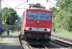 Die 155 239-7 zieht ihren sehr langen Gterzug durch Erpel am 16.07.2009