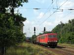 155 128-2 mit gemischten Gterzug am 17.08 durch Saarmund.