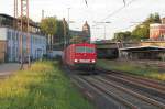 Mit einem langen Gterzug war 155 116 am 19.08.2009 von Hagen Vorhalle nach Gremberg bei letzten Tageslicht in Wuppertal Steinbeck unterwegs.
