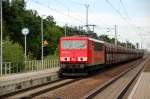 155 063 zieht am 31.07.09 einen Güterzug durch Burgkemnitz Richtung Halle/Leipzig.