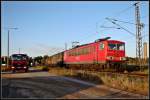 155 244-7 vor -45504- kurz vor dem Rgendamm in Stralsund.(jetzt aber runter von der Strae, der Laster wird immer grer ;-) )  am 06.10.09