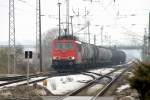 155 121-7 mit Kesselwagenzug nach Stendell am 23.02.2010 in Passow