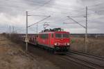 155 035-9 kommt mit einem Leerzug Autotransportwagen aus Richtung Braunschweig. Fotografiert am 14.03.2010 am Stadtrand von Magdeburg. 