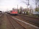 Br 155 bei der durchfahrt durch den Bahnhof Beuel am 13.4.10