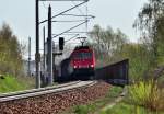 das 155er Doppel (155 023+155 147) kommt aus dem Bf Stralsund und nimmt den Langendorfer Berg in Angriff und hat dabei keine Probleme am 26.04.2010