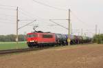 155 203-3 mit einem Kesselwagenganzzug zwischen Magdeburg und Niederndodeleben auf dem Weg in Richtung Braunschweig. Fotografiert am 30.04.2010. 