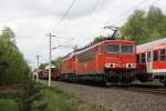 155 043 + 232 906 kamen am 04.05.2010 mit einem gemischten Gterzug durch Gifhorn in Richtung Wolfbsurg