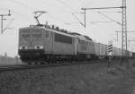 155 056-5 mit der 232 906-8 und einem Containerzug am Haken am 08.05.2010 bei Dedensen/Gmmer.