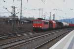 155 157-1 mit einem gemischten Gterzug durchfhrt den HBf Herford.