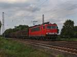 Die 155 259 am 11.08.2010 mit einem Gterzug unterwegs bei Drverden.