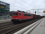 Baureihe 155 148-0 zieht einen Gterzug durch den Bielefelder Hauptbahnhof.