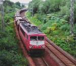 Im August 1999 Fuhr 155 044-1 mit einem Ganzug aus Selbstenladewagen durch Chemnitz-Furth und wird in Krze den Hbf.-Chemnitz erreichen.
Scann.