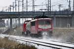 ganz entspannt lt sich 155 214 von 298 313 von Stralsund nach Mukran ziehen am 09.12.2010