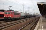 155 081-3 mit einem Kesselzug der laut UN-Nummer mit Benzin beladen ist in Berlin Schnefeld Flughafen. 10.02.2011