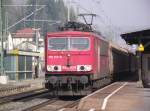 155 154-8 zieht am 5. Mrz 2011 einen gemischten Gterzug durch Kronach in Richtung Lichtenfels.