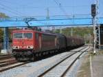 155 171 durchfuhr am 04.Mai 2011 mit dem 45503 von Mukran nach Seddin den Bahnhof Bergen/Rgen.