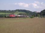 Eine 155 ist am 11. Juli 2011 mit dem CSQ 49451 (Freilassing - Zary) bei Kronach unterwegs.