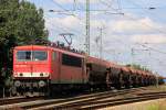 155 262-9 am 02. August 2011 mit einem Gterzug Schttgutwagen durchfhrt Berlin Altglienicke in Richtung Bahnhof Berlin Schnefeld Flughafen 